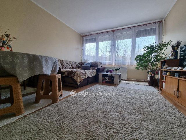 Eladó panellakás, Salgótarjánban 19.8 M Ft, 1+2 szobás