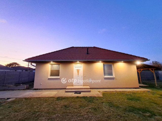 Eladó családi ház, Kecskeméten 58 M Ft, 3 szobás