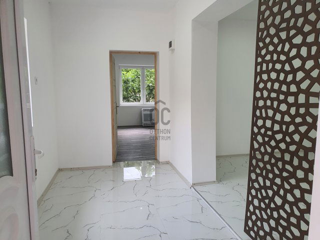 Eladó családi ház, Komorón 19.8 M Ft, 2 szobás