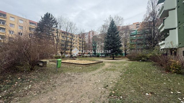 Eladó panellakás, Szombathelyen 52.9 M Ft, 3 szobás