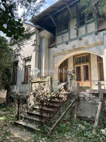 Eladó családi ház, Pécsett 499 M Ft, 1 szobás