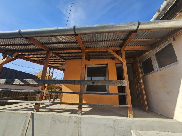 Eladó ikerház, Debrecenben 49.9 M Ft, 3 szobás