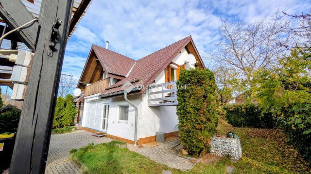 Eladó családi ház, Szántódon 109.5 M Ft, 6 szobás