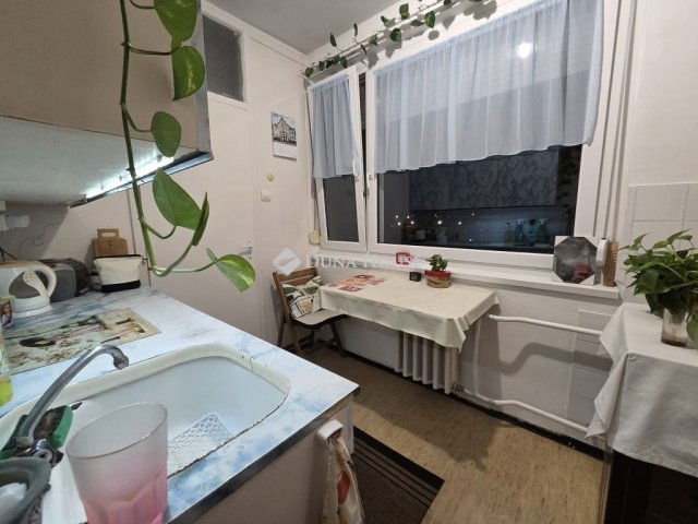 Eladó panellakás, Szegeden 52 M Ft, 2 szobás