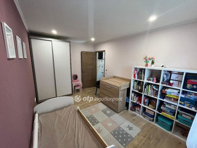 Eladó családi ház, Péren 99.9 M Ft, 4 szobás