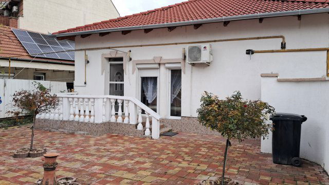 Eladó családi ház, Szolnokon 65 M Ft, 2 szobás