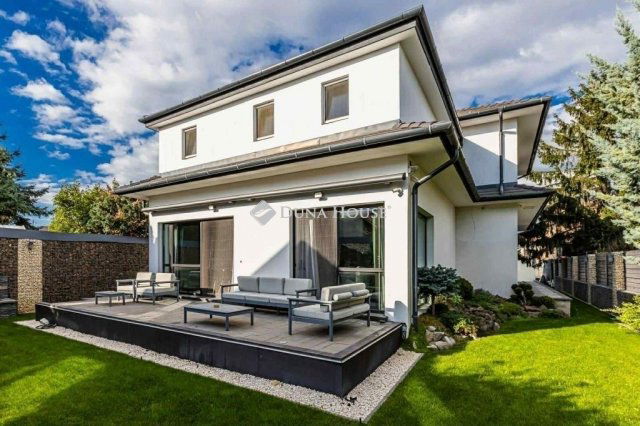 Eladó családi ház, Budapesten, XV. kerületben 259.9 M Ft