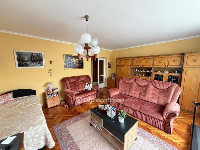 Eladó családi ház, Egerben 99.9 M Ft, 3 szobás