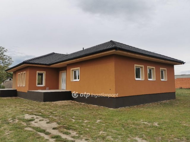 Eladó családi ház, Dabason 89 M Ft, 5 szobás