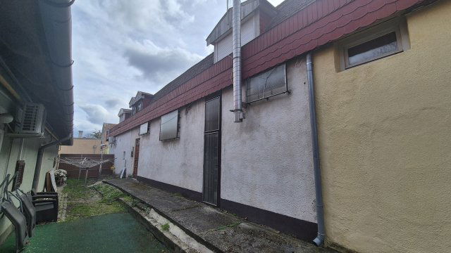 Eladó üzlethelyiség, Sárváron 63.9 M Ft, 3 szobás