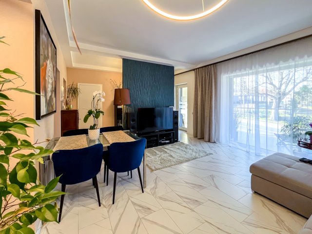 Eladó családi ház, Balatonföldváron 360 M Ft, 7 szobás