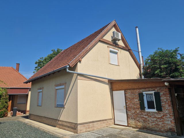 Eladó téglalakás, Sárváron 55 M Ft, 3 szobás