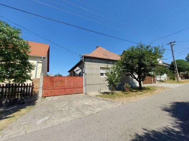 Eladó családi ház, Pakson 43.5 M Ft, 5 szobás