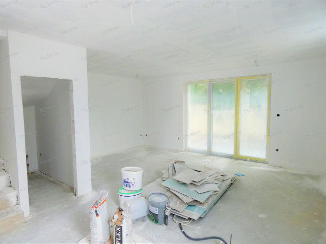 Eladó családi ház, Üllőn 109.9 M Ft, 5 szobás