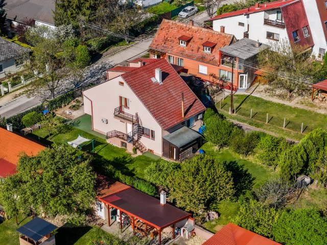 Eladó családi ház, Balatonalmádiban 89.99 M Ft, 5 szobás