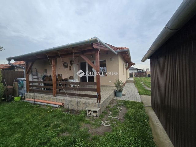 Eladó családi ház, Taksonyon 74.9 M Ft, 4 szobás