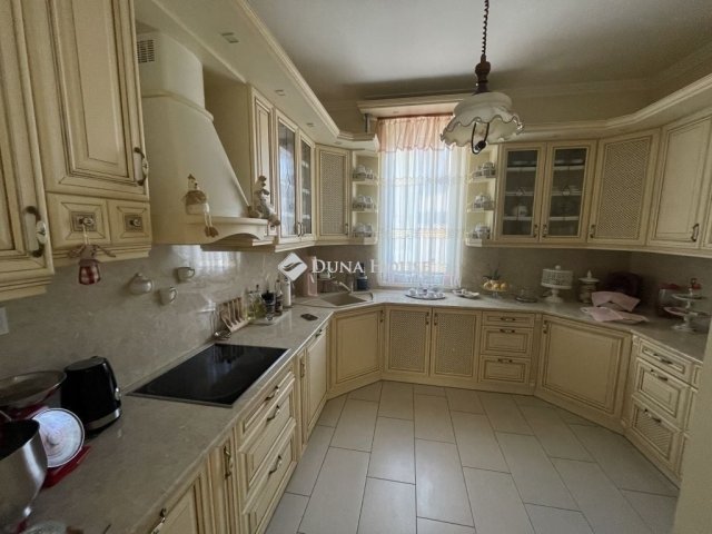 Eladó téglalakás, Kecskeméten 125 M Ft, 4 szobás