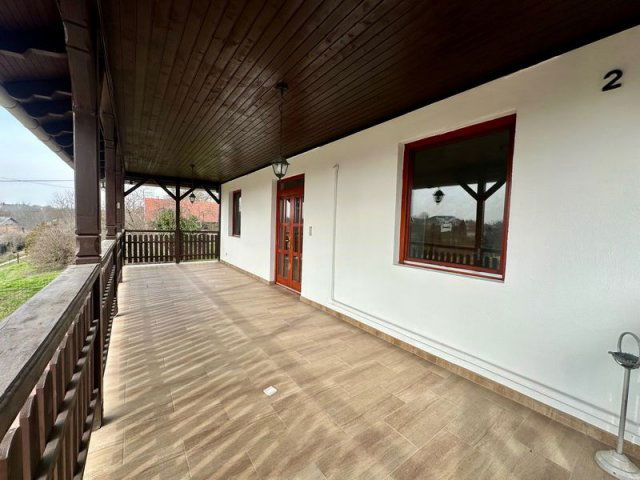 Eladó családi ház, Ercsiben 74.9 M Ft, 6 szobás