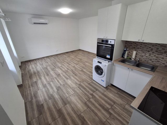 Eladó családi ház, Cegléden 34.9 M Ft, 2 szobás