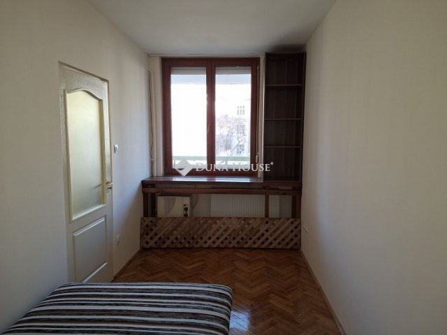 Eladó téglalakás, Szegeden 64 M Ft, 3 szobás