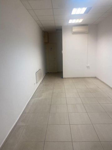 Kiadó üzlethelyiség, Komáromban 150 E Ft / hó