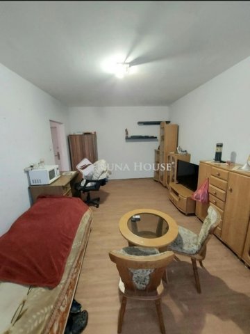 Eladó panellakás, Szegeden 35.9 M Ft, 1 szobás