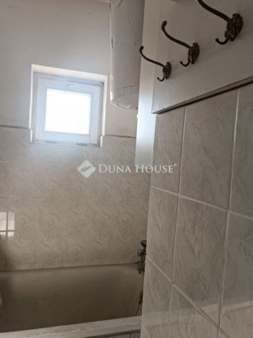 Eladó családi ház, Szegeden 54.99 M Ft, 2 szobás