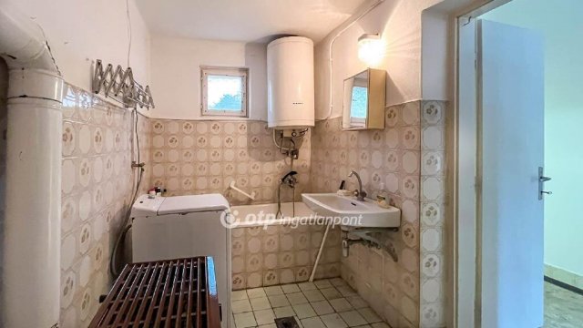 Eladó családi ház, Kónyon 48 M Ft, 3 szobás