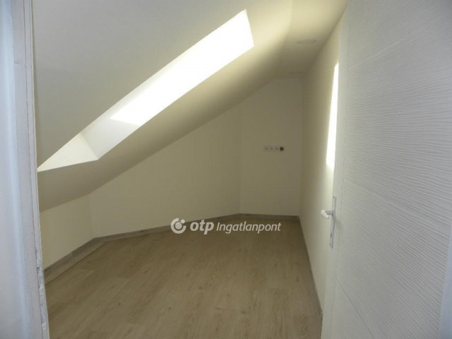 Eladó téglalakás, Budapesten, XVI. kerületben 45 M Ft, 2 szobás