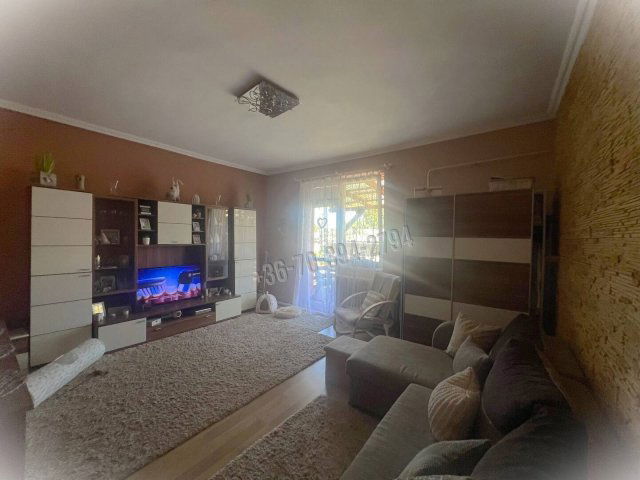 Eladó családi ház, Oroszlányban 79.9 M Ft, 7 szobás