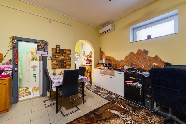 Eladó családi ház, Vecsésen 43 M Ft, 2 szobás