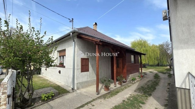 Eladó családi ház, Bugyin 59.9 M Ft, 3 szobás
