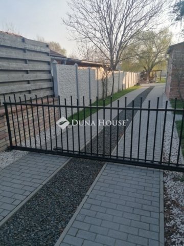 Eladó családi ház, Zsámbékon 179.9 M Ft, 5 szobás