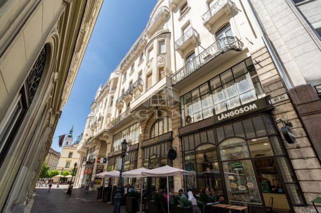 Eladó téglalakás, Budapesten, V. kerületben 99.9 M Ft, 1 szobás