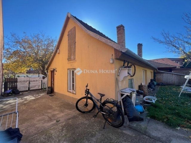 Eladó családi ház, Törökbálinton 89.69 M Ft, 3 szobás