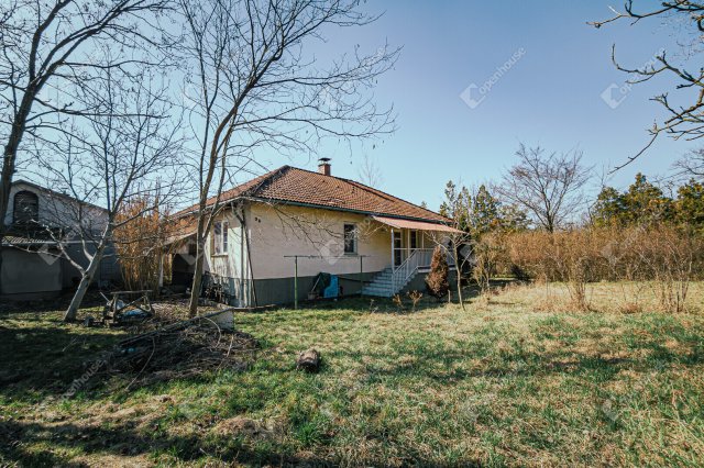 Eladó családi ház, Hegyeshalomban 139 M Ft, 9 szobás