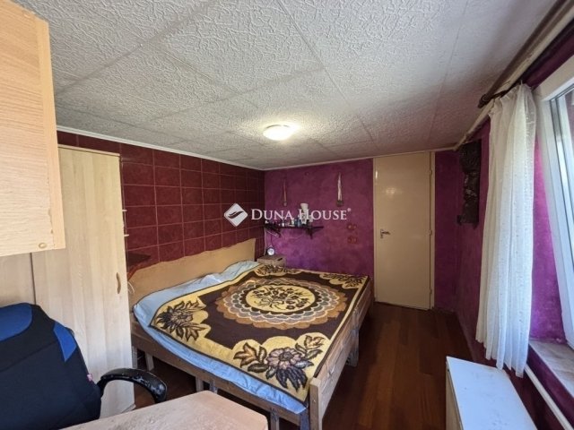 Eladó családi ház, Budapesten, III. kerületben 59.9 M Ft