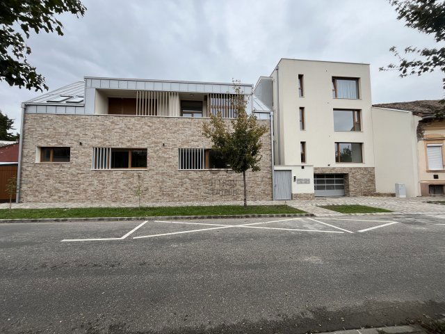 Kiadó téglalakás, albérlet, Debrecenben 350 E Ft / hó, 3 szobás