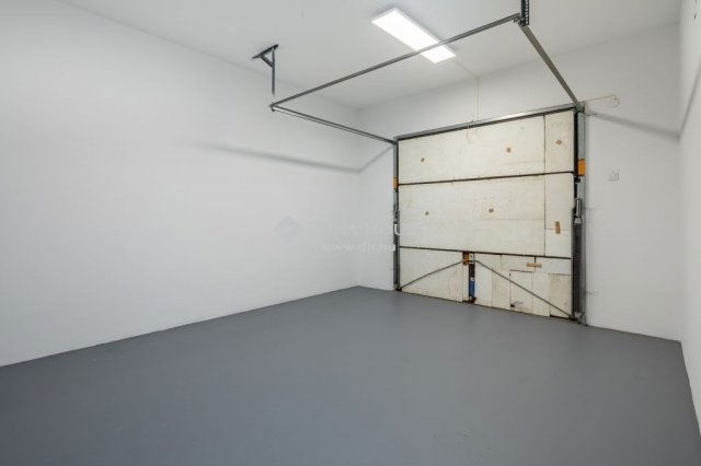 Eladó családi ház, Székesfehérvárott 149.9 M Ft, 6 szobás