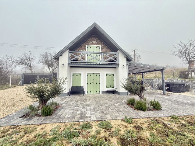 Eladó nyaraló, Balatonakaliban 109 M Ft, 4 szobás