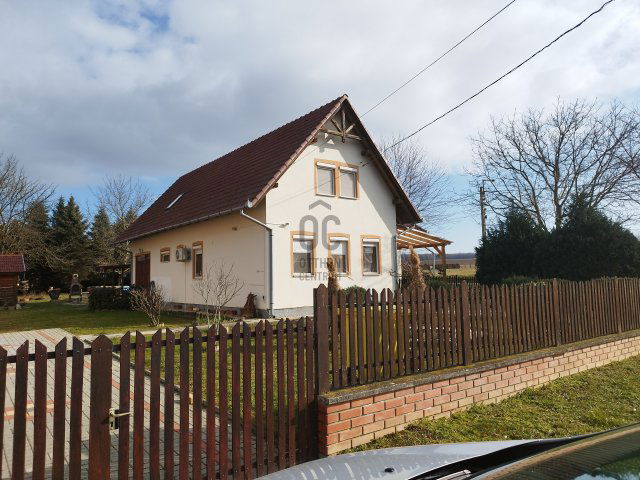 Eladó családi ház, Balatonszentgyörgyön 75 M Ft, 6 szobás