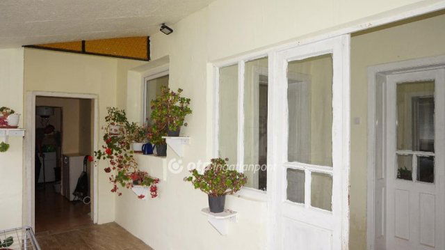 Eladó családi ház, Vácszentlászlón 46 M Ft, 41+1 szobás