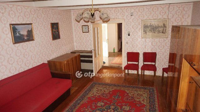 Eladó családi ház, Atkáron 16 M Ft, 2 szobás