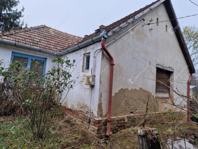 Eladó családi ház, Dombóváron 11.2 M Ft, 2 szobás
