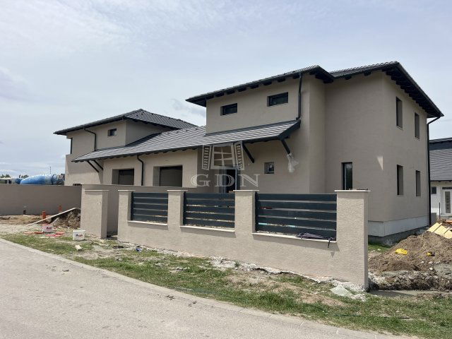 Eladó ikerház, Dunaharasztin 200 M Ft, 5 szobás