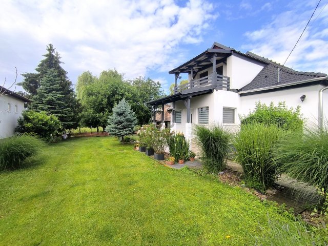 Eladó családi ház, Oroszlányban 98 M Ft, 3 szobás