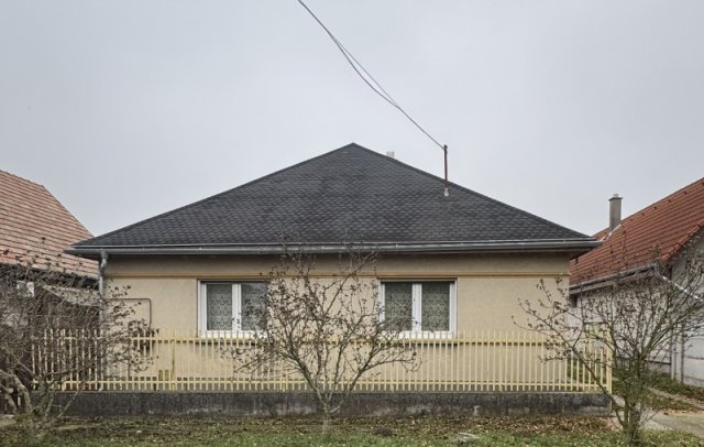 Eladó családi ház, Majosházán 69.9 M Ft, 3 szobás