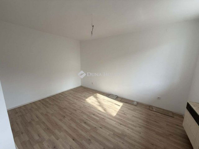 Eladó téglalakás, Mosonmagyaróváron 34.9 M Ft, 3 szobás