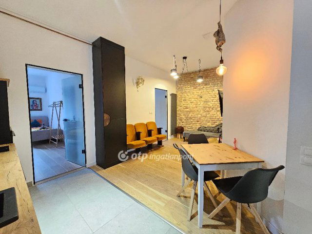 Eladó téglalakás, Budapesten, VII. kerületben 99 M Ft, 2 szobás