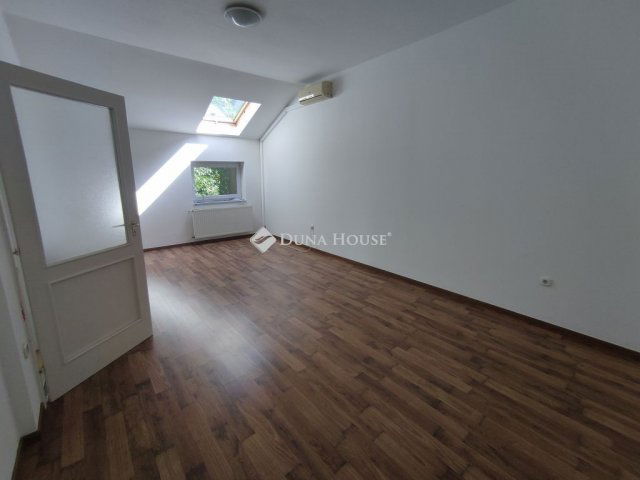 Eladó téglalakás, Kápolnásnyéken 57 M Ft, 1 szobás